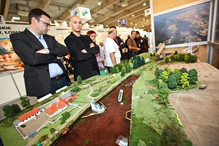 Na stoiskach Tour Salon