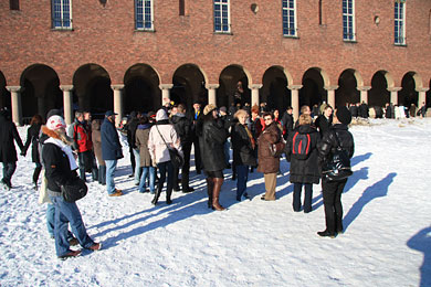 Przy Ratuszu Miejskim w Sztokholmie